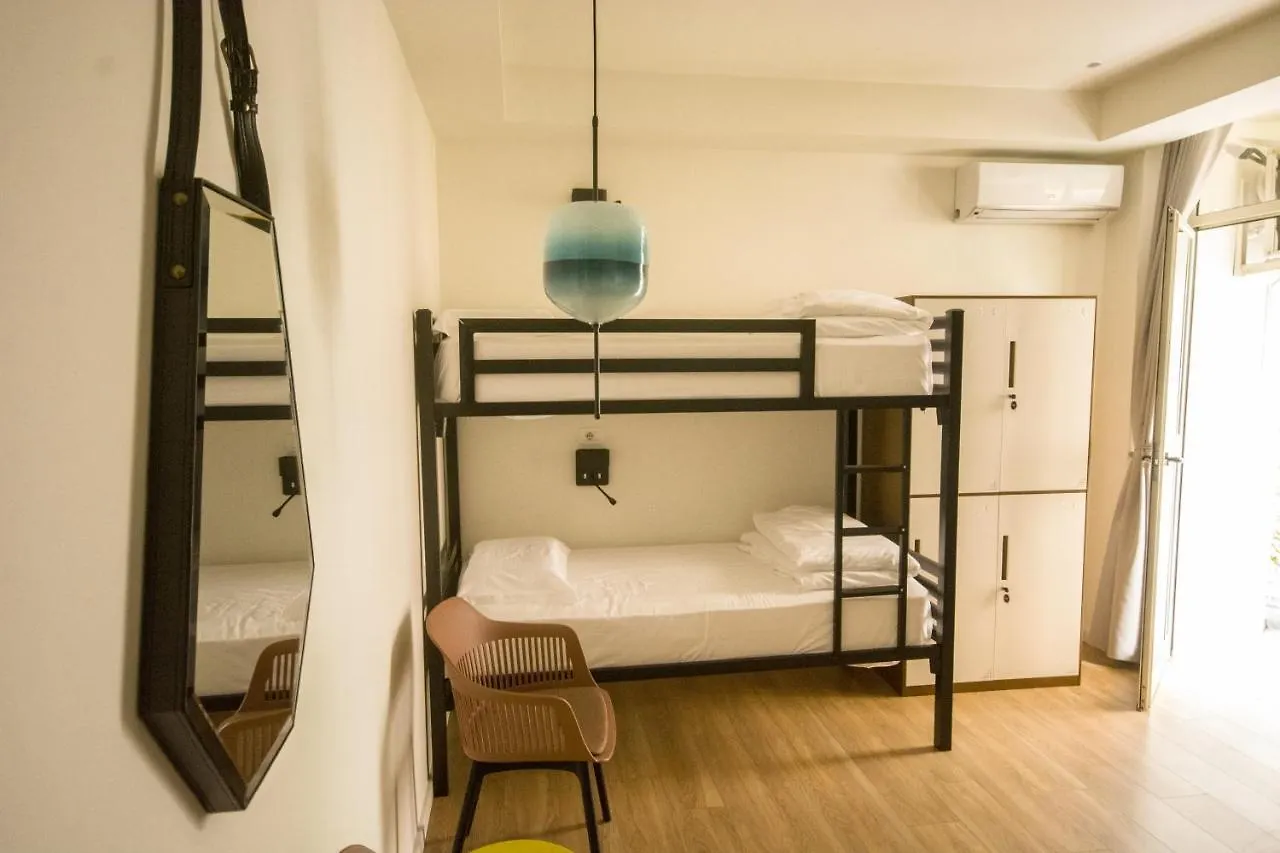 Vanilla Sky Boutique Hostel 地拉那 0*,  阿尔巴尼亚