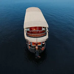 https://venice-premium-houseboats-alleppey.kerala-hotels.net
