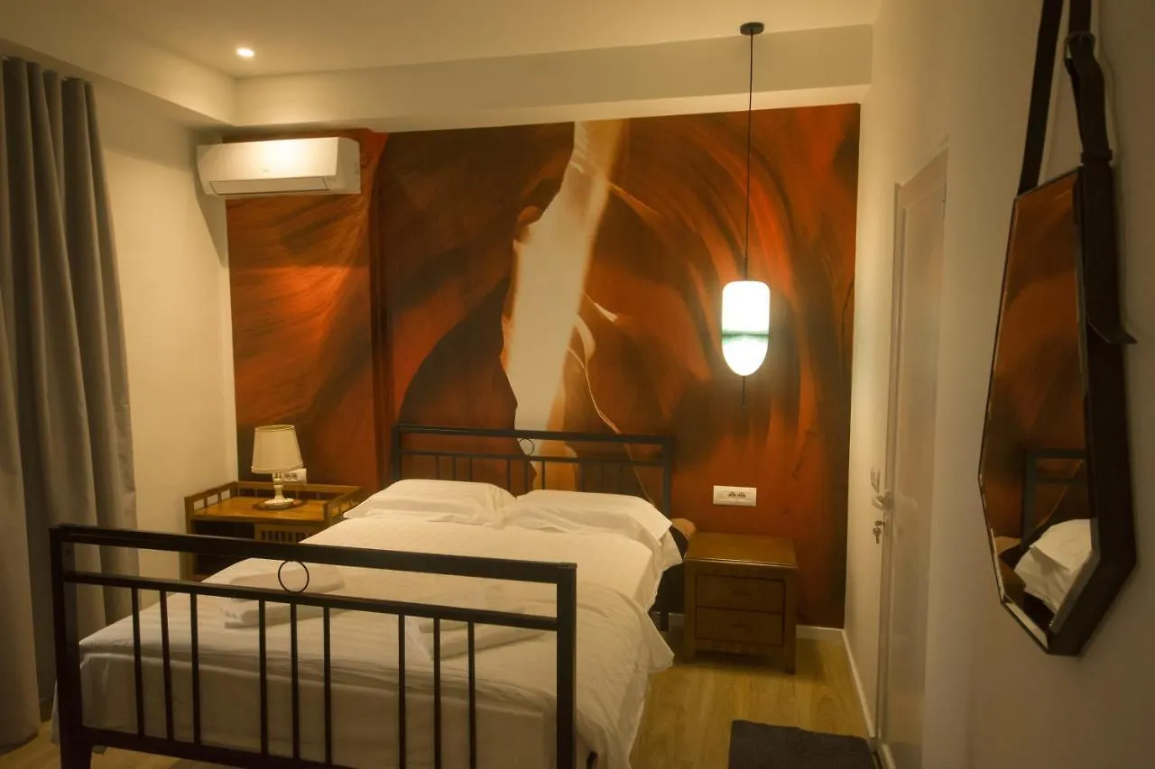 Vanilla Sky Boutique Hostel Tirana 0*,  Albanien